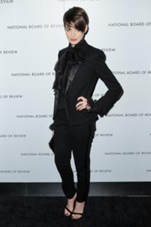 Anne Hathaway feet photo thumbnail