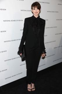 Anne Hathaway feet photo thumbnail