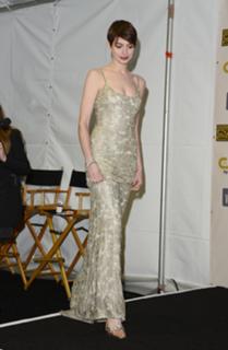 Anne Hathaway feet photo thumbnail