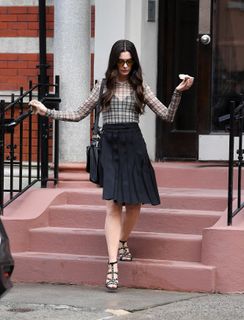 Anne Hathaway feet photo thumbnail