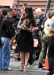 Anne Hathaway feet photo thumbnail