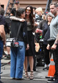 Anne Hathaway feet photo thumbnail