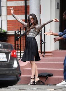 Anne Hathaway feet photo thumbnail