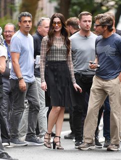 Anne Hathaway feet photo thumbnail