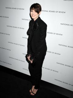 Anne Hathaway feet photo thumbnail