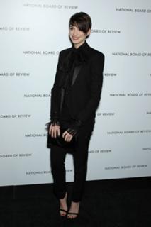 Anne Hathaway feet photo thumbnail