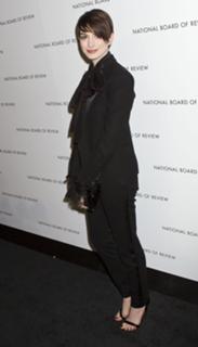 Anne Hathaway feet photo thumbnail