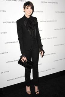 Anne Hathaway feet photo thumbnail