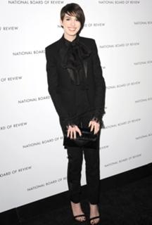 Anne Hathaway feet photo thumbnail