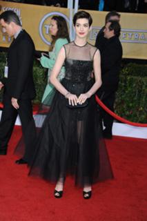 Anne Hathaway feet photo thumbnail