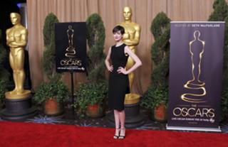 Anne Hathaway feet photo thumbnail