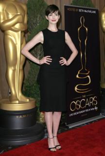 Anne Hathaway feet photo thumbnail