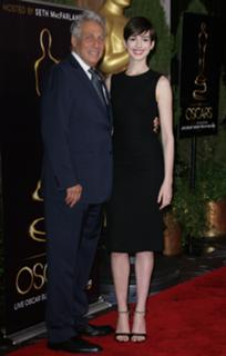 Anne Hathaway feet photo thumbnail