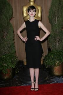 Anne Hathaway feet photo thumbnail