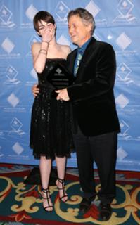 Anne Hathaway feet photo thumbnail