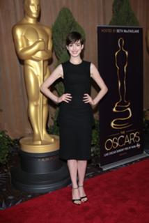 Anne Hathaway feet photo thumbnail
