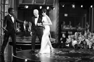 Anne Hathaway feet photo thumbnail