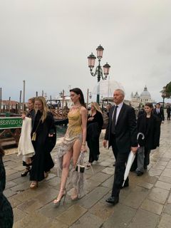 Anne Hathaway feet photo 5