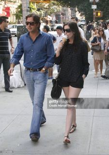 Anne Hathaway feet photo 19