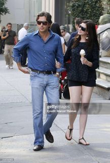Anne Hathaway feet photo 18