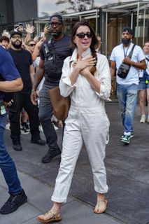 Anne Hathaway feet photo 16