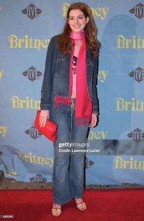 Anne Hathaway feet photo 13
