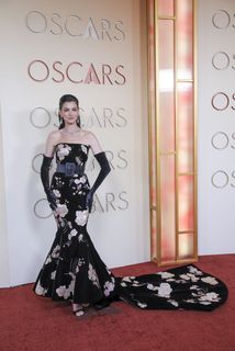 Anne Hathaway feet photo 18