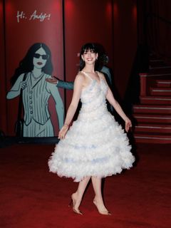 Anne Hathaway feet photo 7