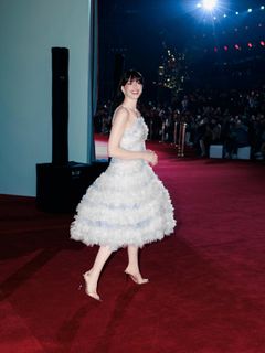 Anne Hathaway feet photo 6