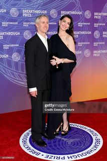 Anne Hathaway feet photo 19