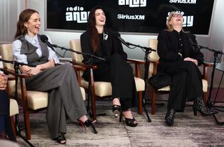 Anne Hathaway feet photo 12