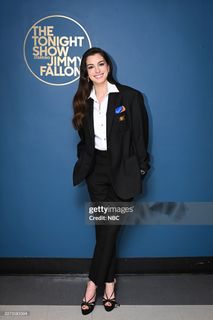 Anne Hathaway feet photo 11