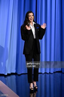 Anne Hathaway feet photo 10