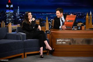 Anne Hathaway feet photo 9