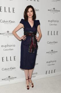Anne Hathaway feet photo thumbnail