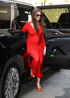 Anne Hathaway feet photo 8
