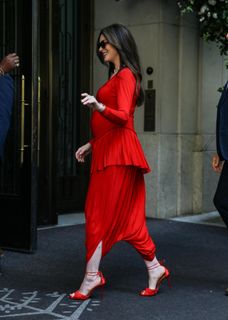 Anne Hathaway feet photo 1