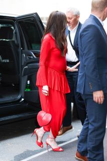 Anne Hathaway feet photo 19