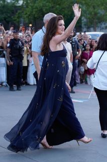 Anne Hathaway feet photo 20