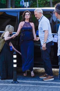 Anne Hathaway feet photo 19