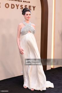 Anne Hathaway feet photo 10