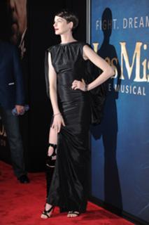 Anne Hathaway feet photo thumbnail