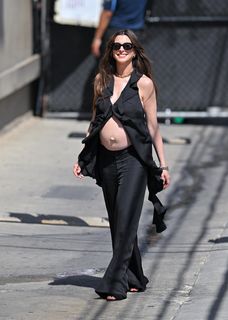 Anne Hathaway feet photo 16