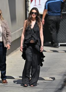 Anne Hathaway feet photo 15