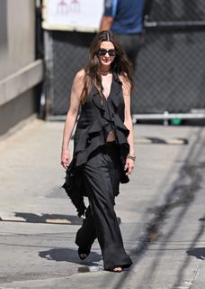 Anne Hathaway feet photo 13
