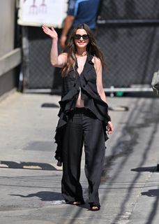 Anne Hathaway feet photo 12