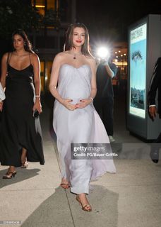Anne Hathaway feet photo 7