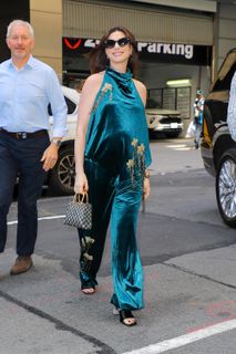 Anne Hathaway feet photo 19