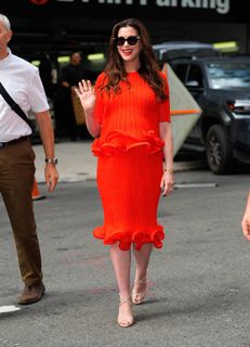 Anne Hathaway feet photo 2