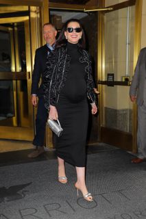 Anne Hathaway feet photo 20